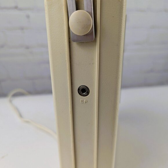 Vintage 70s Panasonic R-1493 AM Radio - Picture 5 of 8